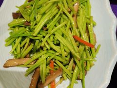 芦蒿炒肉丝-双东酒店(东关街店)