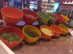 -钢管厂五区小郡肝串串香(蜀都万达店)