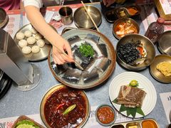 -草家酱蟹炭火烤肉店(珲春南路二店)