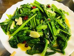 素炒油麦菜-炕锅羊肉土火锅面片大王