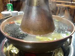 -果松木炭酸菜铜火锅·外婆参鸡汤