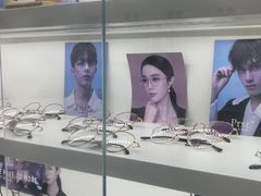 -翰佐蔡司小乐圆·依视路星趣控·暴龙眼镜折扣店