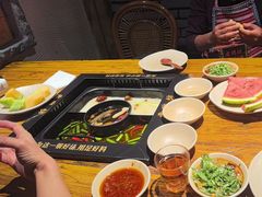 -老牌坊云南鱼豆花火锅(爱建店)
