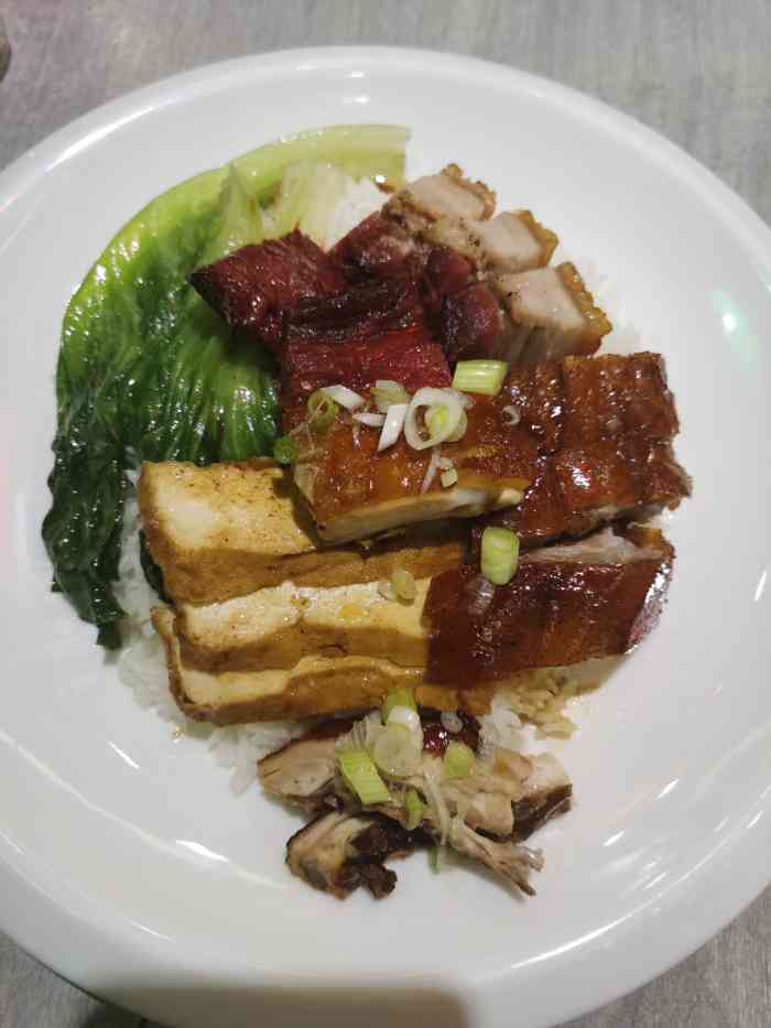 上品茶餐厅(横岗店)-"[薄荷]环境:标准的港式茶餐厅装修,有.