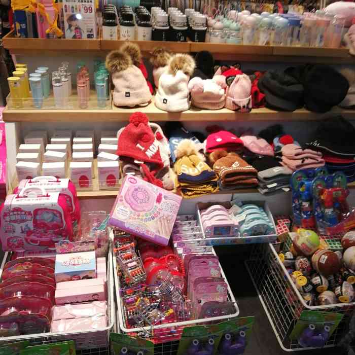 伶俐饰品-"想买一顶帽子的,逛超市的时候正好发现这家.