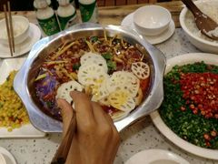 -兔行天下-鸿鹤鲜锅兔(中海国际店)