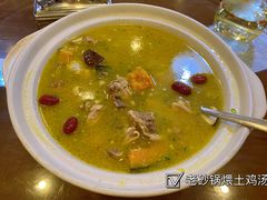老砂锅煨土鸡汤-老瓦房(六堰店)