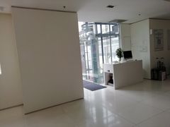 -卡罗酒店(东门晒布地铁站店)