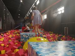 -嘿哟动霸CHUA·新潮玩运动娱乐中心·蹦床滑冰团建乐园