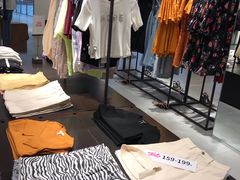 -URBAN REVIVO(七宝领展广场店)
