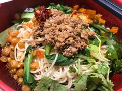 -爆炸头阿姨小四川正宗川味小吃(无任何分店)