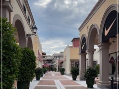 -佛罗伦萨小镇广佛名品奥特莱斯(疏港路店)