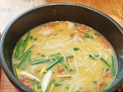 -银米·云南传统过桥米线(双廊黑金冠店)