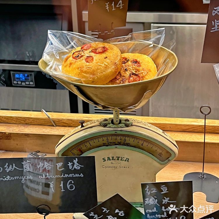 太卷了！杭州天天开面包店这谁受的了啊！