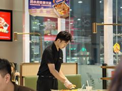 -海底捞火锅(新松江路生日主题店)