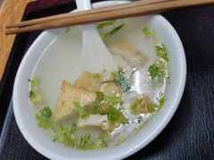-松树干拌面店