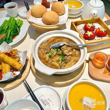 现在平均每个月都要去吃一次蔡兰哈 经常推出一些新菜新