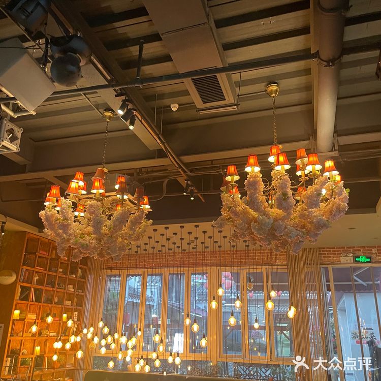 椰皇：绝对的新宠，一口一个，好吃又解渴。