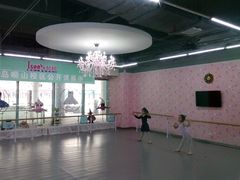 -Isee灰姑娘国际儿童艺术中心(证大·大拇指广场店)