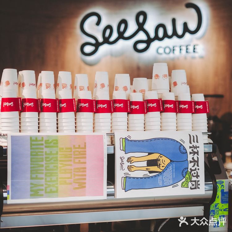 杭州西湖边开了家全玻璃的咖啡馆！