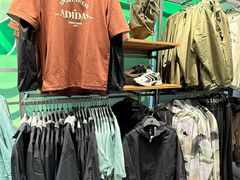 -百年港湾奥特莱斯(香炉礁店)