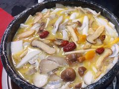 石锅野菌松茸鸡-南渝食府.墨脱石锅松茸鸡