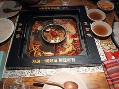 -老牌坊云南鱼豆花火锅(哈西万达店)