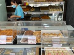 面包甜点陈列柜-闻酥园(水碾河路店)