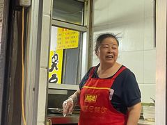 -许西美食一条街