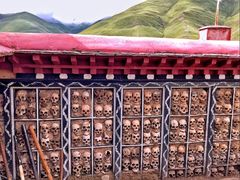 -比如骷髅墙景区