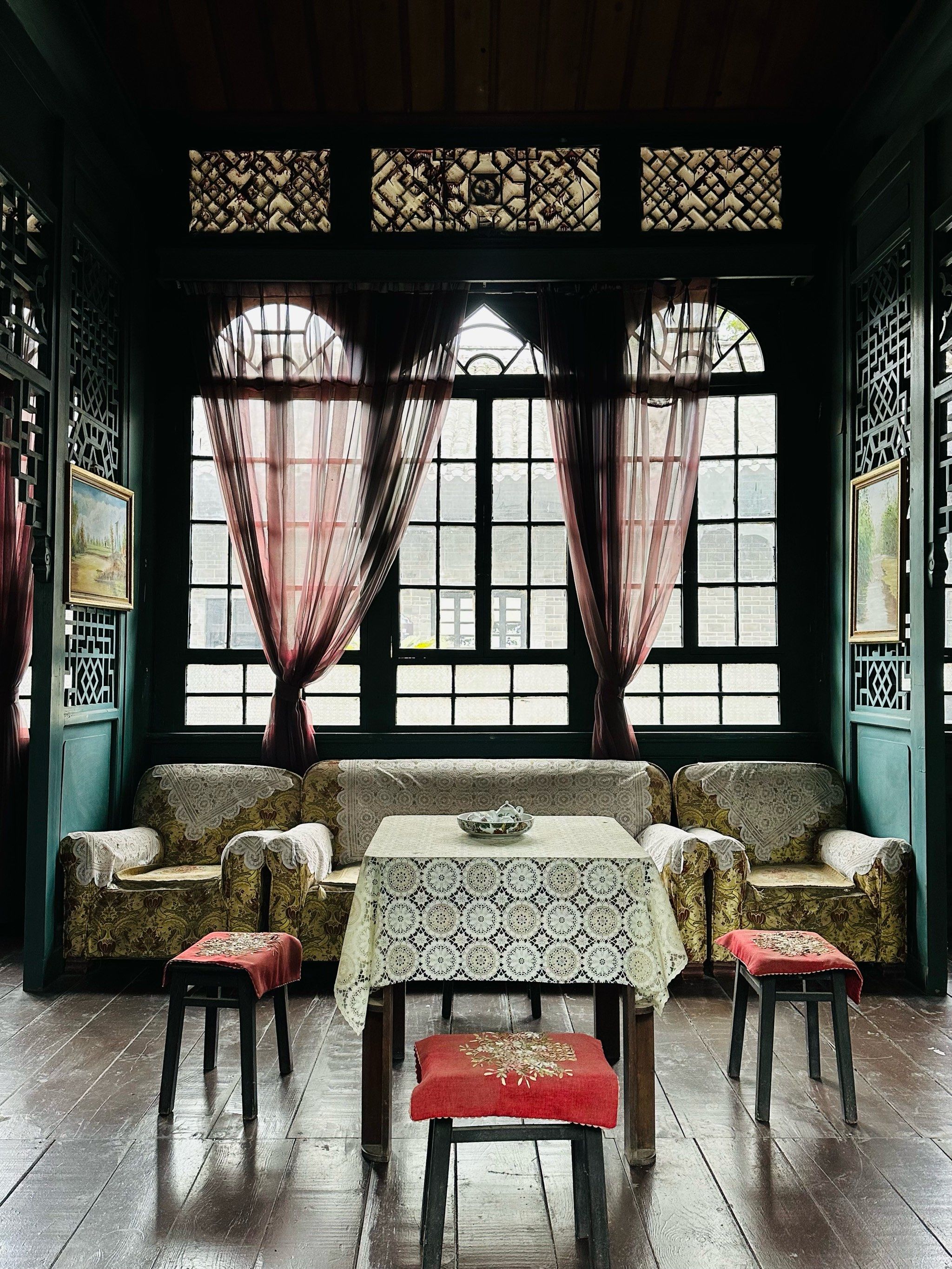 n会客厅还分了中式和西式,真的很讲究!