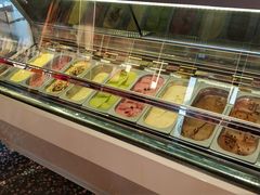 面包甜点陈列柜-广州花园酒店·凌璇阁旋转餐厅CAROUSEL360