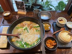 -银米·云南传统过桥米线(双廊黑金冠店)