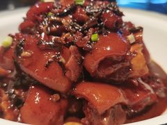 -帅巴人舅母子腊蹄民俗村