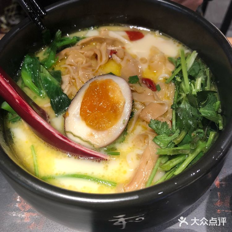 全身都暖和了。不想吃肉的时候，打开过杂菌面和笋衣面