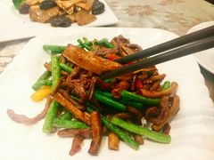 烧汁茶树菇炒牛柳-新兴家喻酒家·羊城名宴(昌岗店)