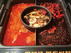 -老牌坊云南鱼豆花火锅(哈西万达店)
