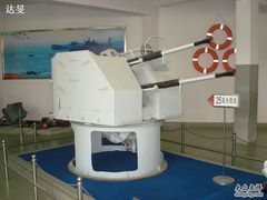 兵器馆一楼舰炮武器展品-海军上海博览馆