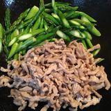 假式家常菜之美味的芦笋炒肉
