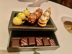 Petit&nbsp;four-Caprice(香港四季酒店)