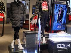 -阿迪达斯(武林银泰三叶草店)