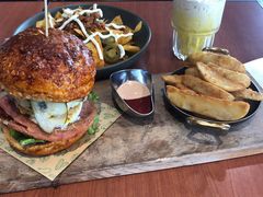 双蛋指椒牛肉汉堡-魏斯理汉堡(西安沣东吾悦店)