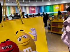 -m豆巧克力世界(上海世茂广场店)