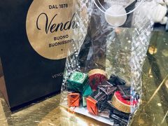 -VENCHI 闻绮(北京国贸商城店)