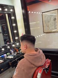 -东方先生国潮男士理发馆