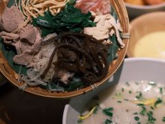 过桥米线-SHAN山(前滩太古里店)