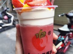 奶盖果肉草莓冰-十二中草莓冰·红豆沙冰屋(十二中店)
