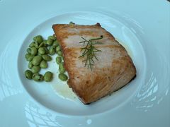 香煎挪威三文鱼配柠檬黄油汁-食间牛排(湖西路店)