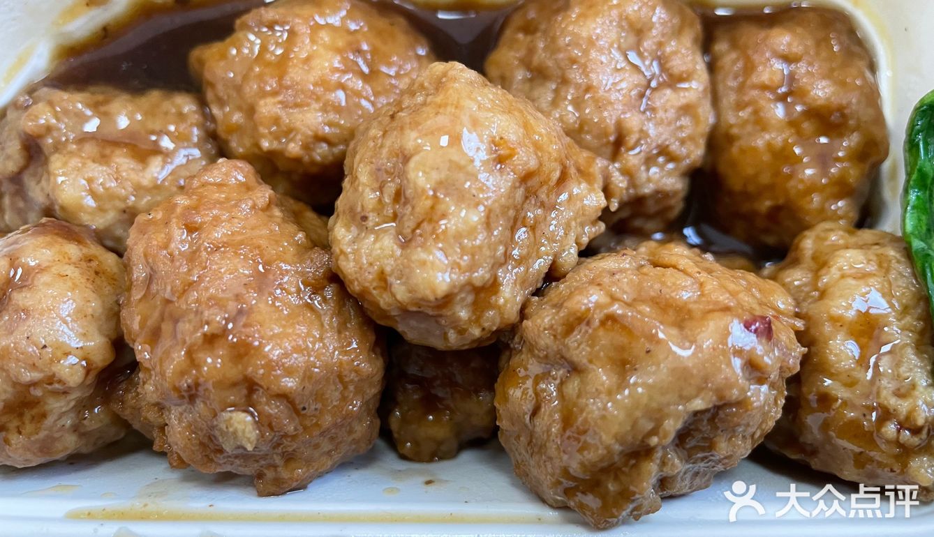红烧小丸子盒饭