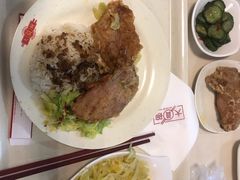 香脆酸菜-大圆碗•T骨大排饭(永安道店)